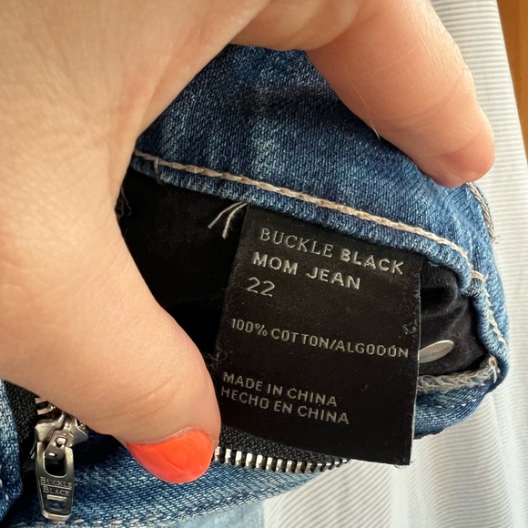 Buckle Black Mom Jeans - Picture 5 of 6